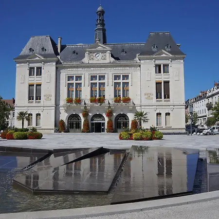 Dom wakacyjny Charming Holiday With Swimming Pool In Teilhet Saint-Éloy-les-Mines